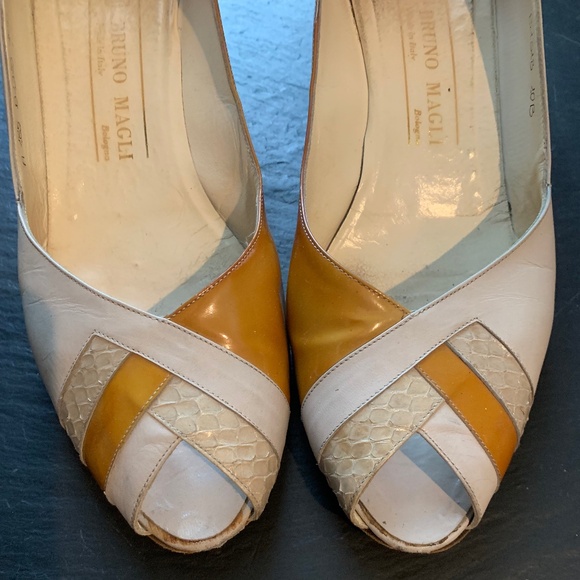 Vintage Two-Tone Peephole Pumps - Picture 3 of 15